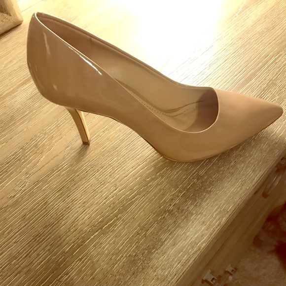 bcbg nude shoes